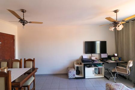 Apartamento à venda com 74m², 2 quartos e 1 vaga Apartamento à venda com 74m², 2 quartos e 1 vagaSala