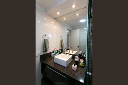 Apartamento à venda com 82m², 2 quartos e 2 vagas Apartamento à venda com 82m², 2 quartos e 2 vagasBanheiro da Suíte