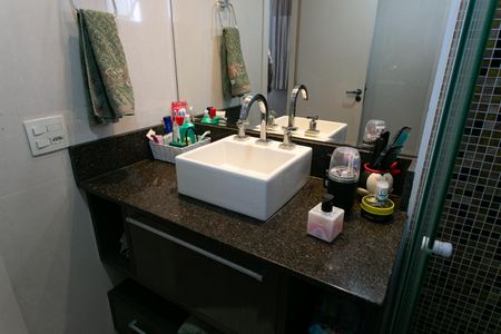 Apartamento à venda com 82m², 2 quartos e 2 vagas Apartamento à venda com 82m², 2 quartos e 2 vagasBanheiro da Suíte