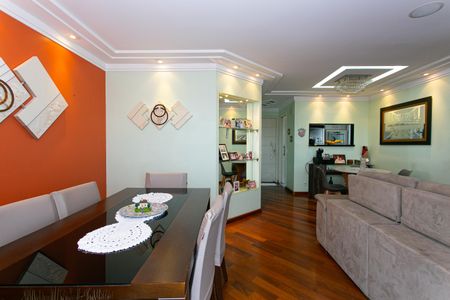 Apartamento à venda com 82m², 2 quartos e 2 vagas Apartamento à venda com 82m², 2 quartos e 2 vagasSala