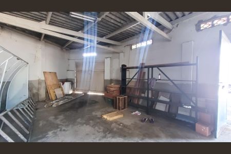 Casa à venda com 208m², 3 quartos e 4 vagasGalpão