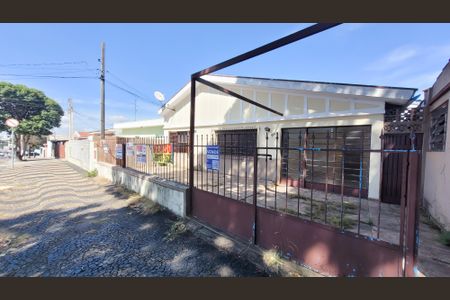 Casa à venda com 208m², 3 quartos e 4 vagasFachada e placa