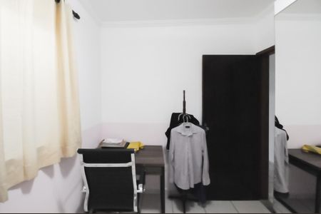 Casa à venda com 184m², 4 quartos e 2 vagasQuarto 