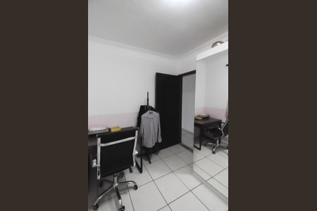 Casa à venda com 184m², 4 quartos e 2 vagasQuarto 