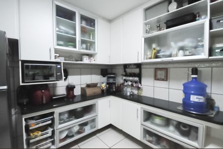 Casa à venda com 184m², 4 quartos e 2 vagasCozinha - Armários