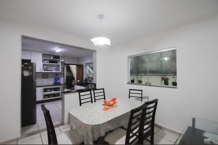 Casa à venda com 184m², 4 quartos e 2 vagasCopa