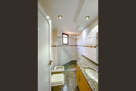 Apartamento à venda com 289m², 4 quartos e 4 vagasBanheiro da Suíte 1