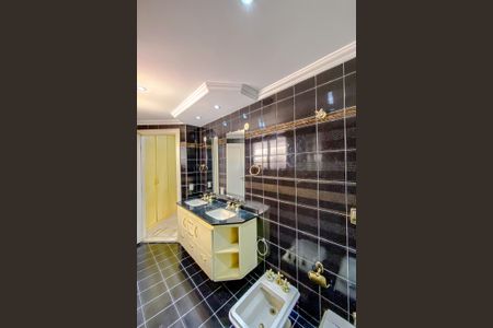 Apartamento à venda com 289m², 4 quartos e 4 vagasBanheiro da Suíte 4