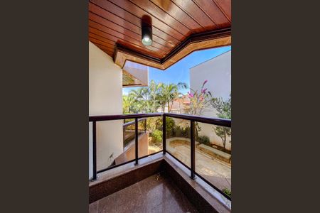 Apartamento à venda com 289m², 4 quartos e 4 vagasVaranda da Suíte 1