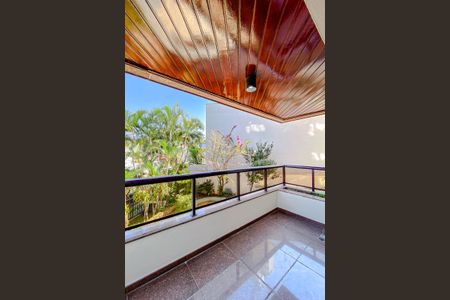 Apartamento à venda com 289m², 4 quartos e 4 vagasVaranda