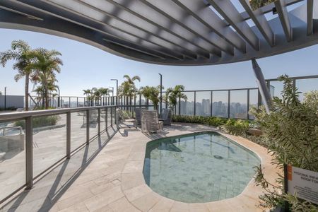 Studio à venda com 32m², 1 quarto e 1 vaga Studio à venda com 32m², 1 quarto e 1 vagaÁrea comum - Piscina