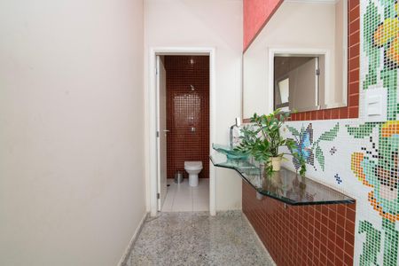 Casa de condomínio para alugar com 500m², 5 quartos e 6 vagasLavabo