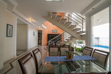 Casa de condomínio para alugar com 500m², 5 quartos e 6 vagasSala