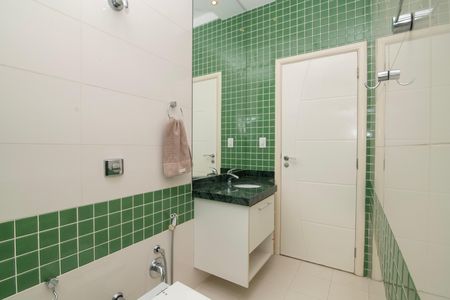 Casa de condomínio para alugar com 500m², 5 quartos e 6 vagasBanheiro Social