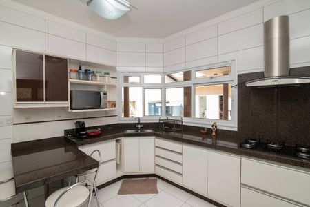 Casa de condomínio para alugar com 500m², 5 quartos e 6 vagasCozinha