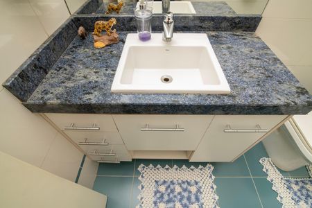 Casa de condomínio para alugar com 500m², 5 quartos e 6 vagasBanheiro do Quarto 1 Suíte