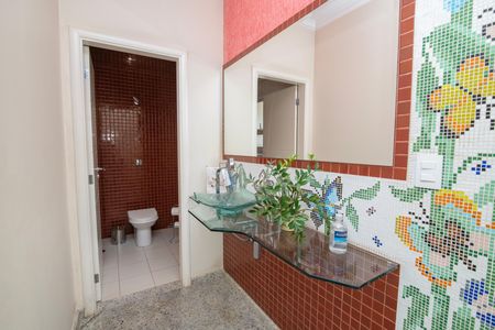 Casa de condomínio para alugar com 500m², 5 quartos e 6 vagasLavabo