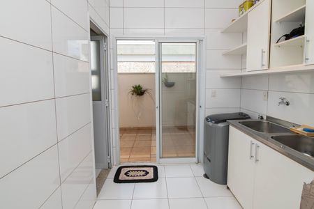 Casa de condomínio para alugar com 500m², 5 quartos e 6 vagasÁrea de Serviço