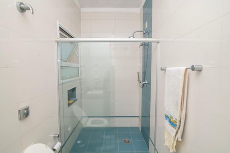 Casa de condomínio para alugar com 500m², 5 quartos e 6 vagasBanheiro do Quarto 1 Suíte