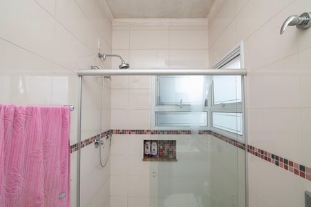 Casa de condomínio para alugar com 500m², 5 quartos e 6 vagasBanheiro do Quarto 2 Suíte