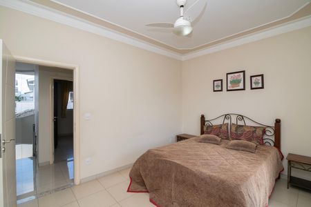 Casa de condomínio para alugar com 500m², 5 quartos e 6 vagasQuarto 2