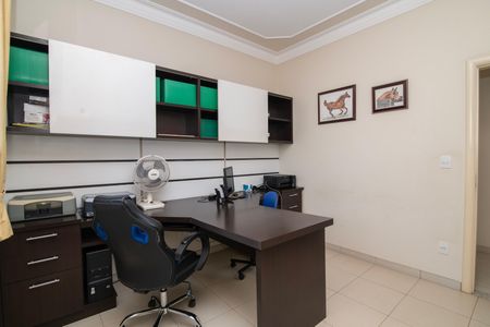 Casa de condomínio para alugar com 500m², 5 quartos e 6 vagasEscritório