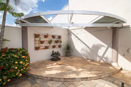 Casa de condomínio para alugar com 500m², 5 quartos e 6 vagasQuintal