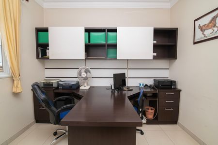 Casa de condomínio para alugar com 500m², 5 quartos e 6 vagasEscritório