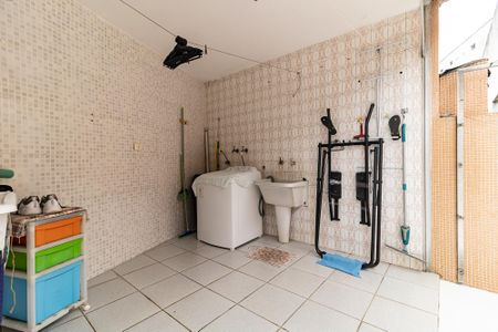 Casa à venda com 110m², 2 quartos e 3 vagas Casa à venda com 110m², 2 quartos e 3 vagasLavanderia