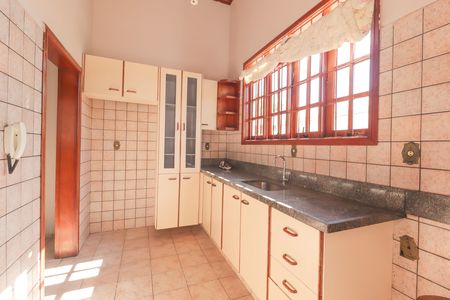 Casa para alugar com 130m², 3 quartos e 2 vagas Casa para alugar com 130m², 3 quartos e 2 vagasCozinha
