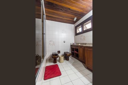 Casa de condomínio à venda com 220m², 3 quartos e 3 vagasBanheiro da Suíte 1