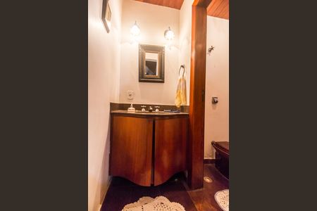 Casa de condomínio à venda com 220m², 3 quartos e 3 vagasLavabo