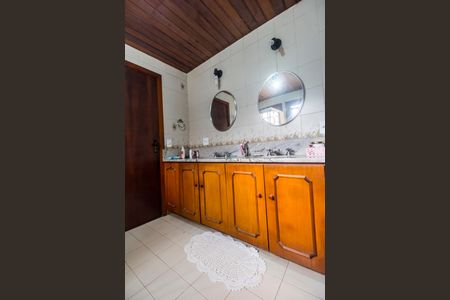 Casa de condomínio à venda com 220m², 3 quartos e 3 vagasBanheiro Social