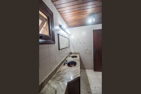 Casa de condomínio à venda com 220m², 3 quartos e 3 vagasBanheiro da Suíte 1