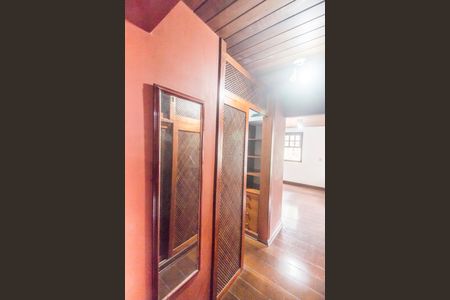 Casa de condomínio à venda com 220m², 3 quartos e 3 vagasCloset da suíte