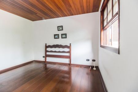 Casa de condomínio à venda com 220m², 3 quartos e 3 vagasSuíte master