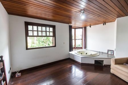 Casa de condomínio à venda com 220m², 3 quartos e 3 vagasSuíte master