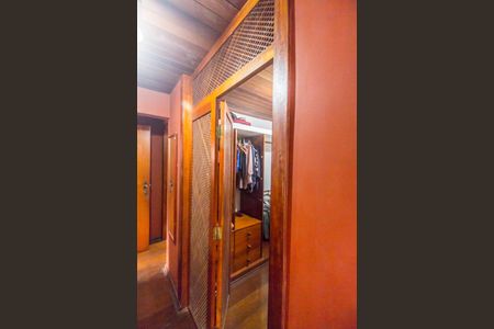 Casa de condomínio à venda com 220m², 3 quartos e 3 vagasCloset da suíte