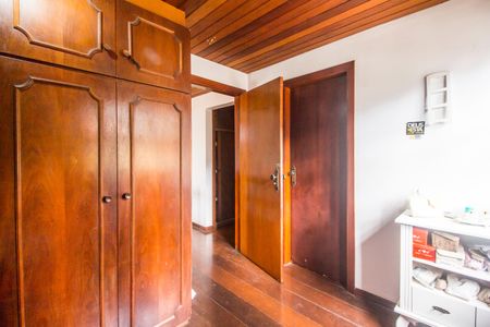 Casa de condomínio à venda com 220m², 3 quartos e 3 vagasQuarto 2