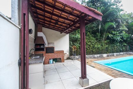 Casa de condomínio à venda com 220m², 3 quartos e 3 vagasÁrea comum