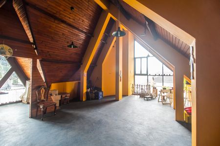 Casa de condomínio à venda com 220m², 3 quartos e 3 vagasSala 2