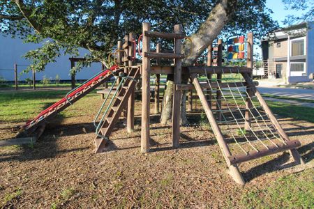 Casa de condomínio à venda com 96m², 3 quartos e 2 vagas Casa de condomínio à venda com 96m², 3 quartos e 2 vagasÁrea comum - Playground