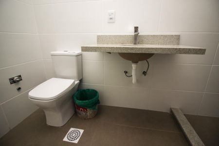 Casa de condomínio à venda com 96m², 3 quartos e 2 vagas Casa de condomínio à venda com 96m², 3 quartos e 2 vagasBanheiro da Suíte