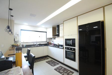 Casa de condomínio à venda com 219m², 3 quartos e 1 vagaCozinha