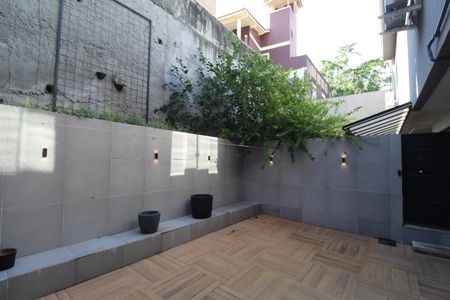 Casa de condomínio à venda com 219m², 3 quartos e 1 vagaFundos