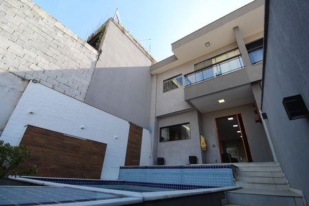 Casa de condomínio à venda com 219m², 3 quartos e 1 vagaFrente da casa
