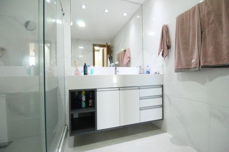 Casa de condomínio à venda com 219m², 3 quartos e 1 vagaBanheiro da suíte