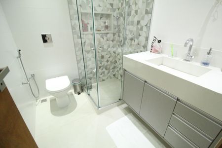 Casa de condomínio à venda com 219m², 3 quartos e 1 vagaBanheiro social