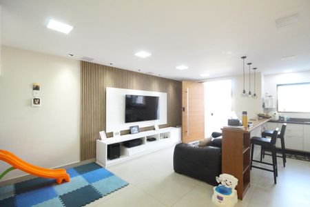 Casa de condomínio à venda com 219m², 3 quartos e 1 vagaSala