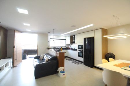 Casa de condomínio à venda com 219m², 3 quartos e 1 vagaSala